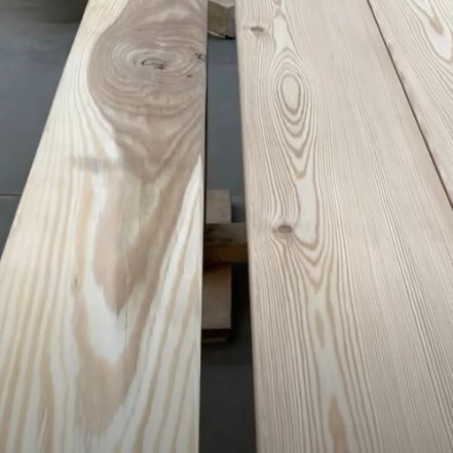 Доска террасная лиственница гладкая 28*142*5000, сорт АВС (0,71м2)